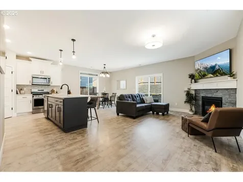 209 W Barbaras Way Newberg OR 97132