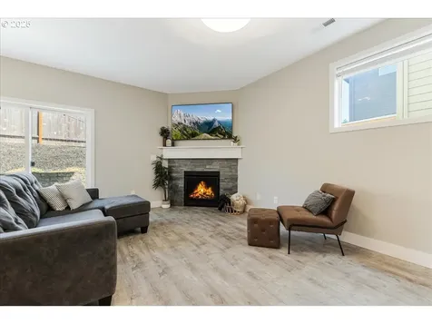 209 W Barbaras Way Newberg OR 97132