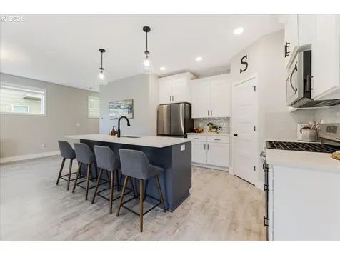 209 W Barbaras Way Newberg OR 97132