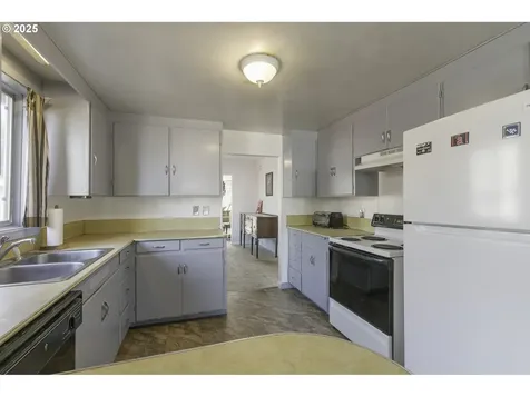 6131 SE 87th Avenue Portland OR 97266