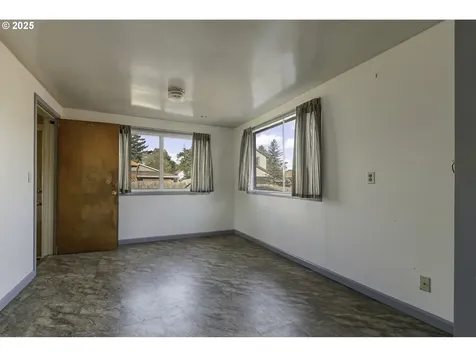 6131 SE 87th Avenue Portland OR 97266