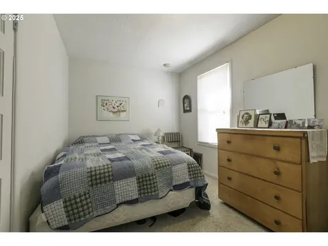 6131 SE 87th Avenue Portland OR 97266
