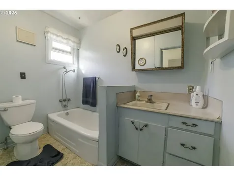 6131 SE 87th Avenue Portland OR 97266