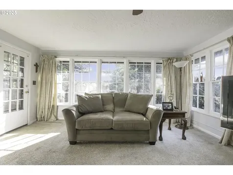 6131 SE 87th Avenue Portland OR 97266