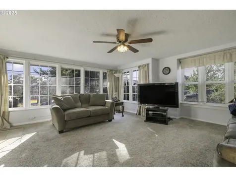6131 SE 87th Avenue Portland OR 97266