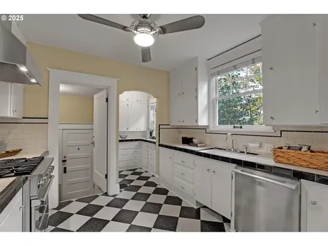 3259 NE Hoyt Street Portland OR 97232
