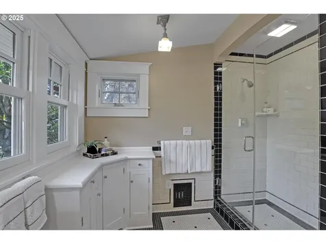 3259 NE Hoyt Street Portland OR 97232