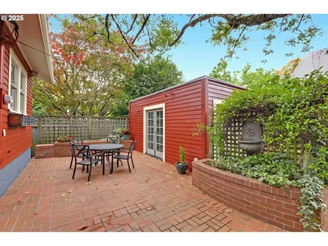 3259 NE Hoyt Street Portland OR 97232