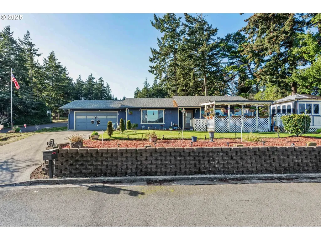 1698 Ash Street North Bend OR 97459