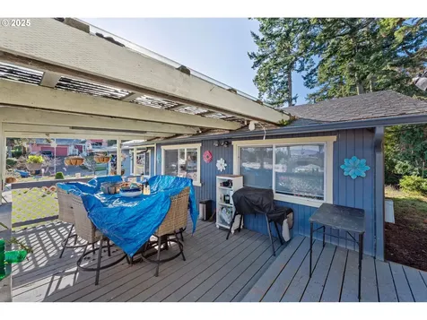 1698 Ash Street North Bend OR 97459