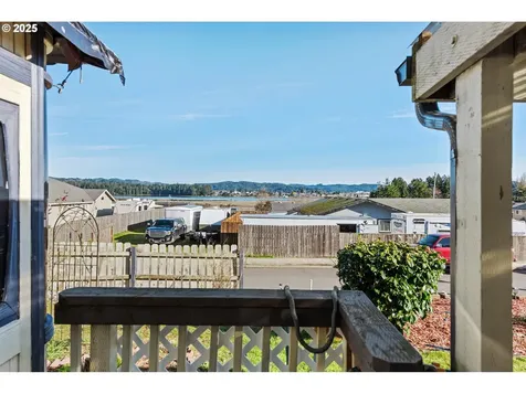 1698 Ash Street North Bend OR 97459