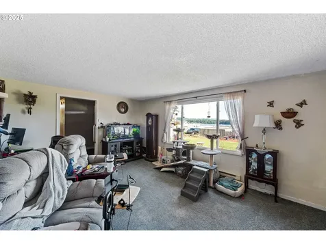 1698 Ash Street North Bend OR 97459