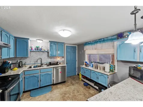 1698 Ash Street North Bend OR 97459