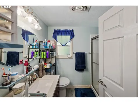 1698 Ash Street North Bend OR 97459