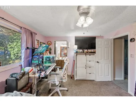 1698 Ash Street North Bend OR 97459
