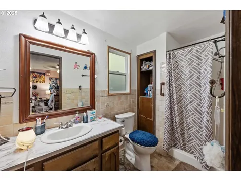1698 Ash Street North Bend OR 97459