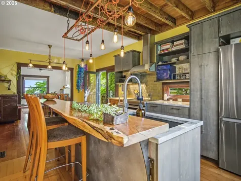 2532 SE Ash Street Portland OR 97214