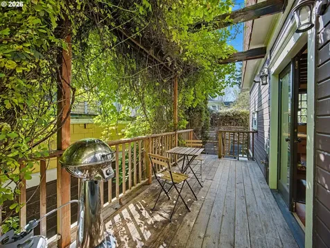 2532 SE Ash Street Portland OR 97214