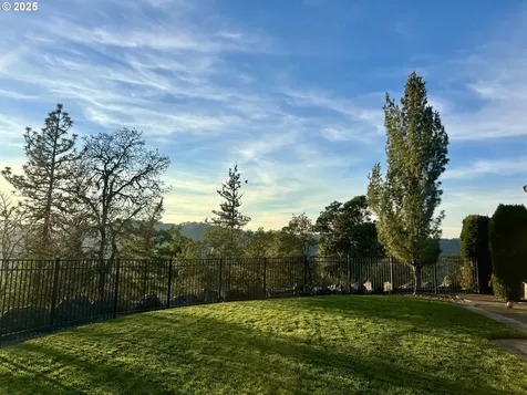 650 Southridge Way Roseburg OR 97470