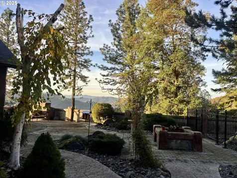 650 Southridge Way Roseburg OR 97470