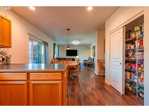 1131 Veronica Lane Eugene OR 97404