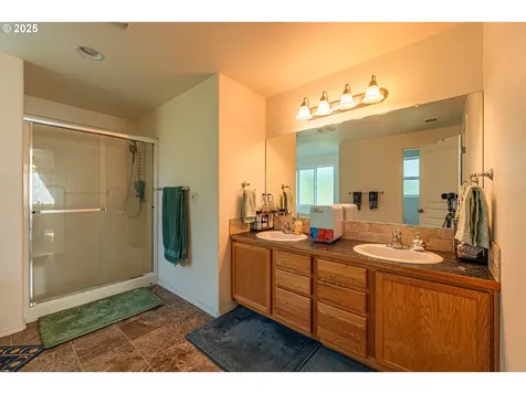 1131 Veronica Lane Eugene OR 97404