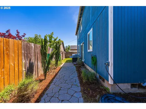 1131 Veronica Lane Eugene OR 97404
