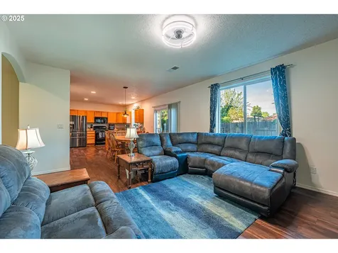 1131 Veronica Lane Eugene OR 97404