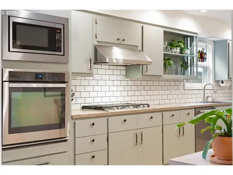 3453 E Burnside Street Portland OR 97214