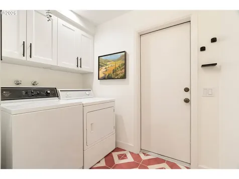 3453 E Burnside Street Portland OR 97214