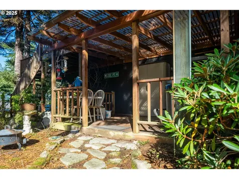 1085 SW Norwood Drive Waldport OR 97394
