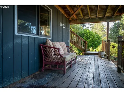 1085 SW Norwood Drive Waldport OR 97394