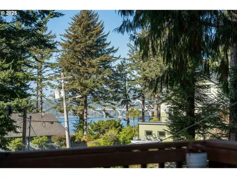 1085 SW Norwood Drive Waldport OR 97394