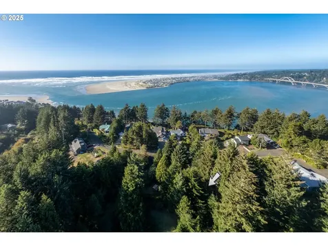 1085 SW Norwood Drive Waldport OR 97394