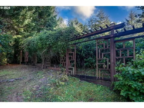 1085 SW Norwood Drive Waldport OR 97394