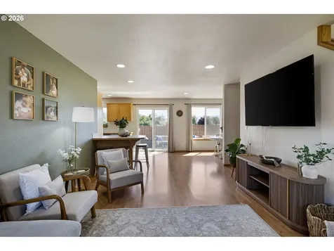 1053 Heckart Lane Harrisburg OR 97446