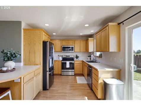 1053 Heckart Lane Harrisburg OR 97446