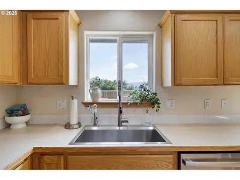 1053 Heckart Lane Harrisburg OR 97446