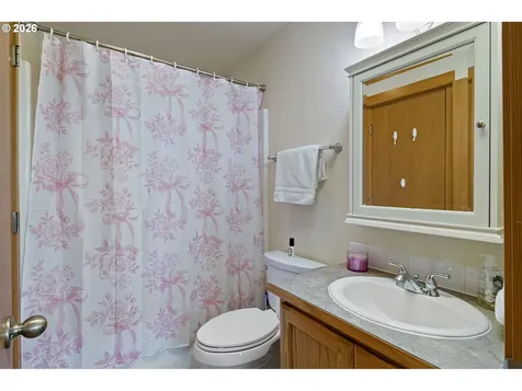 1053 Heckart Lane Harrisburg OR 97446
