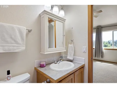 1053 Heckart Lane Harrisburg OR 97446