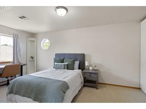 1053 Heckart Lane Harrisburg OR 97446