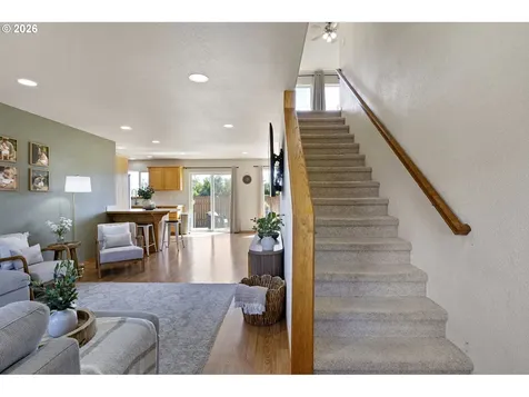 1053 Heckart Lane Harrisburg OR 97446