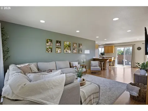 1053 Heckart Lane Harrisburg OR 97446