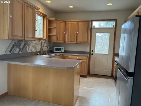 8455 S Victoria Avenue Rockaway Beach OR 97136