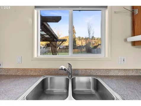 3875 E Amazon Drive Eugene OR 97405