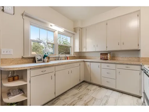965 N 4th Avenue Stayton OR 97383