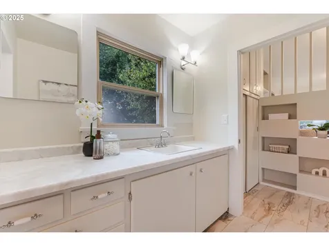 965 N 4th Avenue Stayton OR 97383