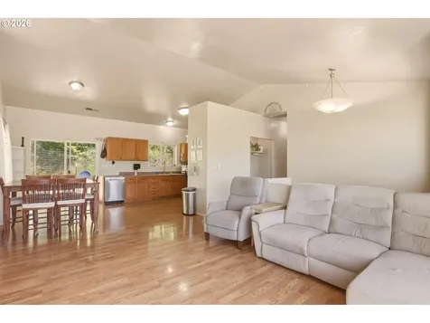 340 Kalapuya Way Cottage Grove OR 97424