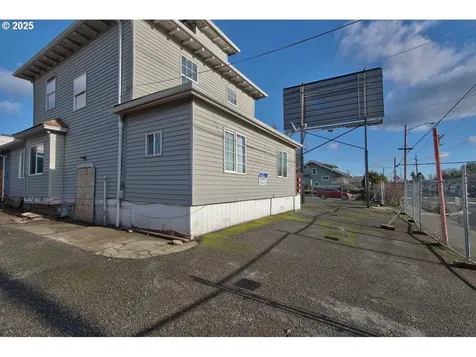 8523 SE Stark Street Portland OR 97216
