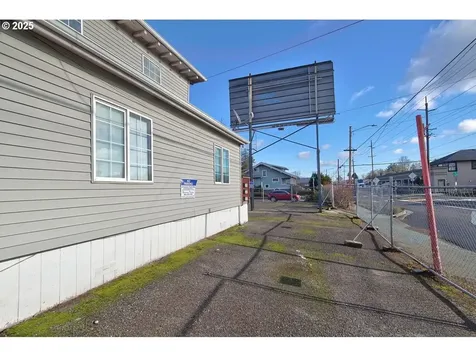 8523 SE Stark Street Portland OR 97216